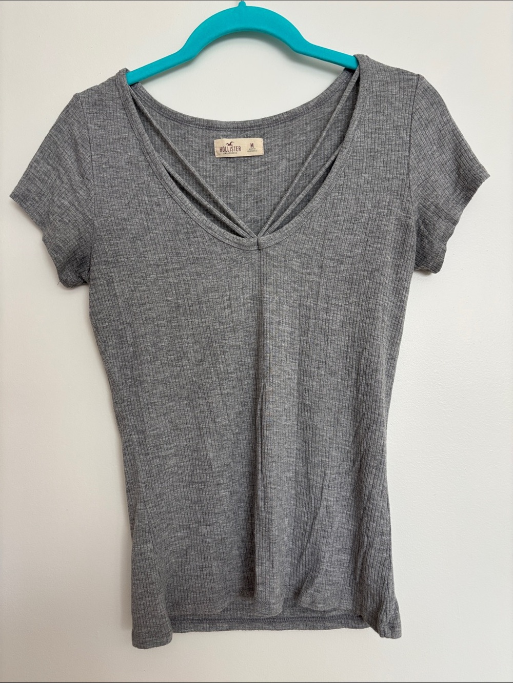 Hollister Gray Ribbed V-Neck Short Sleeve Tee